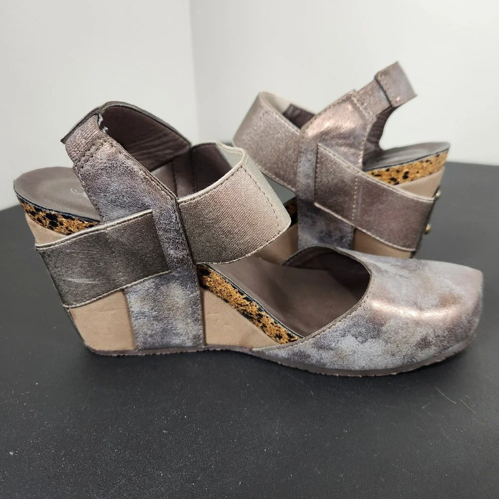 Corkys Timeout Metallic wedge shoes Womens Sz 8